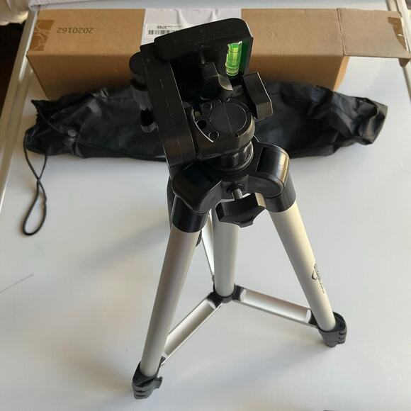 Amazon Basics 50-Inch | 127 cm Lightweight Tripod With Bag, Black - Picture 2 of 6